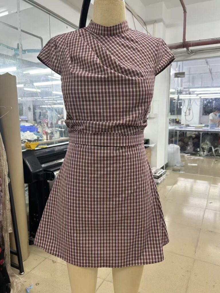Custom womenswear manufacturing detail at Mugekoo