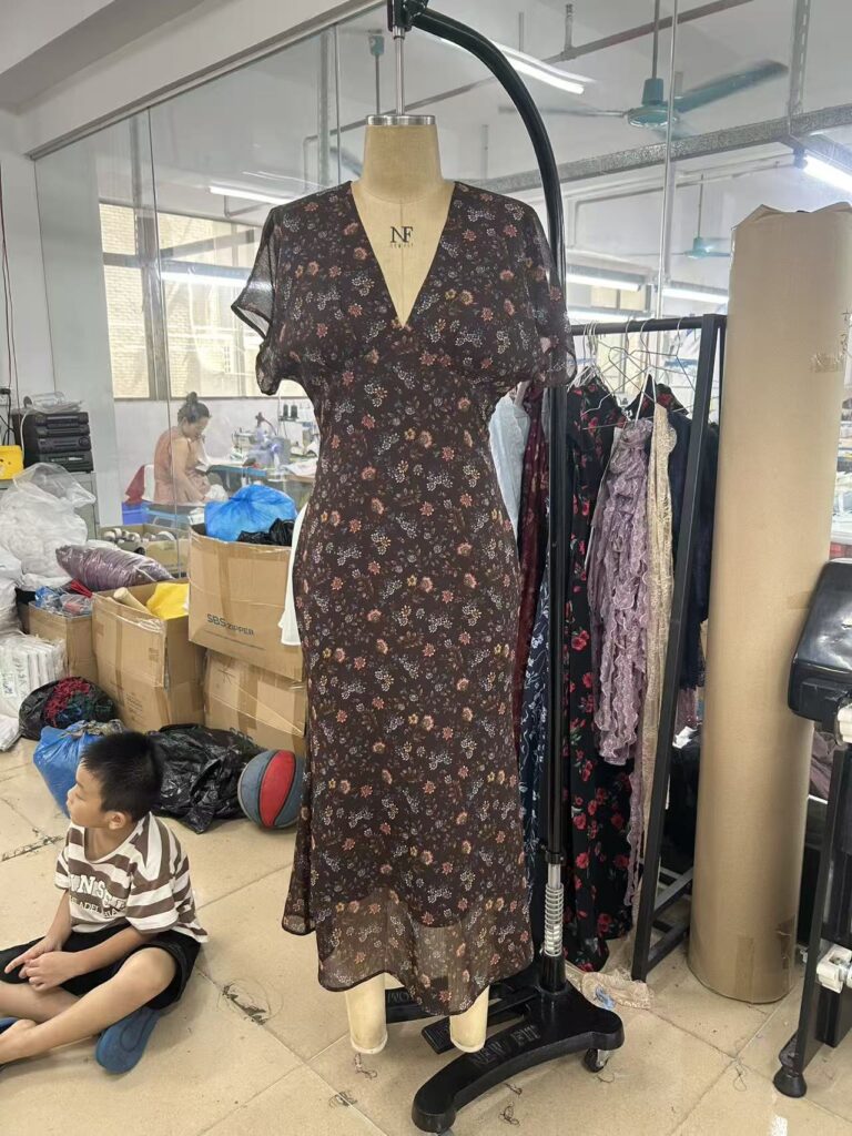 Custom womenswear manufacturing detail at Mugekoo